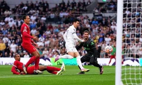 Phiên bản sát thủ của Ronaldo được tái hiện ở Premier League