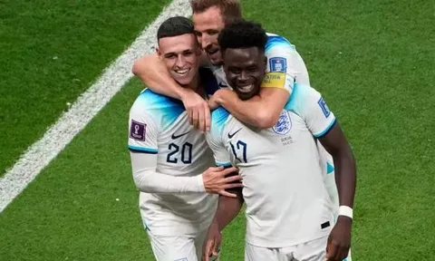 Phil Foden sớm nhìn ra tiền vệ số 1 thế giới