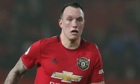 Cú sốc Phil Jones
