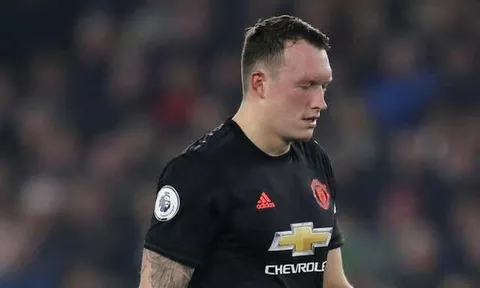 Phil Jones tiêu tốn của MU hơn 50 triệu bảng