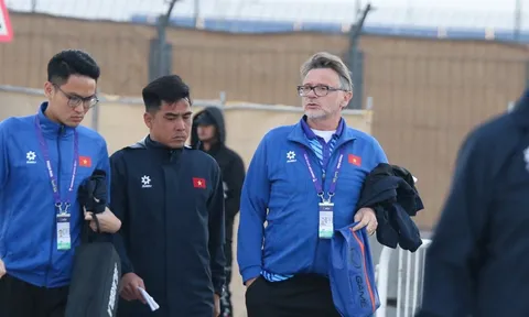 HLV Mauro Jeronimo: CĐV Việt Nam hãy cho ông Troussier thời gian