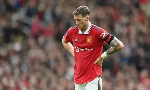 Phòng thay đồ MU khó hiểu Erik ten Hag ưu ái Wout Weghorst