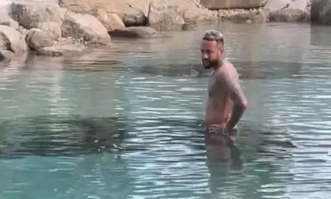 Phớt lờ lệnh cấm, Neymar bị phạt nặng