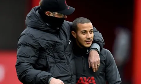 Dàn sao Liverpool lên đồ đón Noel, Klopp không hề giả trân về Salah