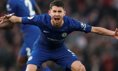 Đây, hành động của Aubameyang và Luiz với Jorginho trong đường hầm sau trận!
