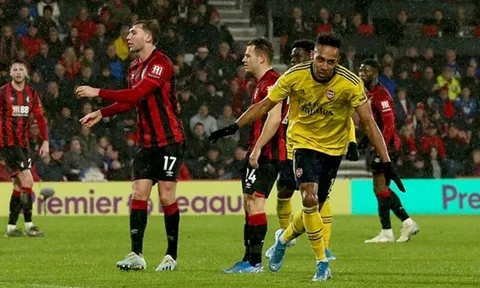 Arsenal ưu ái cho Ozil khiến 1 người thấy 'không hạnh phúc'