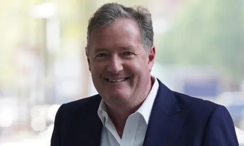 Piers Morgan thúc giục Arsenal chiêu mộ người hùng của Hà Lan