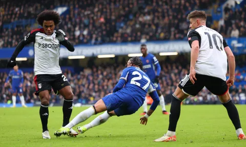 Pochettino: “Đó nên là một tấm thẻ đỏ”