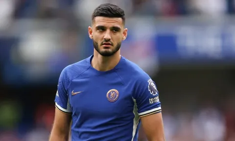 Pochettino thận trọng với "viện binh" Chelsea