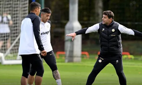 Pochettino xỏ háng học trò khiến Enzo trầm trồ trên sân tập Chelsea