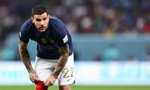 Hậu vệ tuyển Pháp có thống kê chỉ thua Zidane khi ra mắt