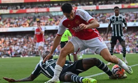 Thua Arsenal, M.U chốt tương lai Wan-Bissaka