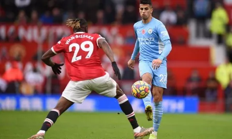 Neville đề bạt ngôi sao Man City cho Man Utd