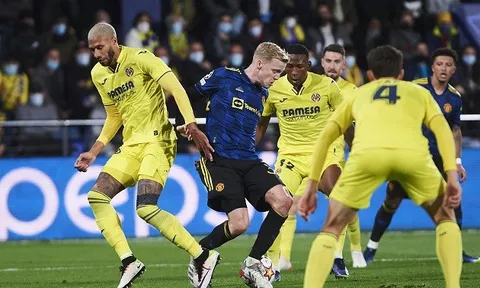 'Van de Beek là cầu thủ giỏi, chỉ là không dành cho Man United'