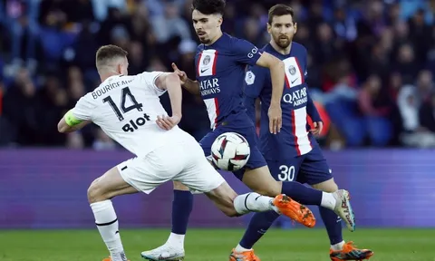 Philipp Lahm: "Messi bất lực và tuyệt vọng"