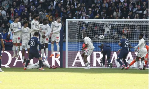 PSG cãi nhau to nếu Messi không lập siêu phẩm phút bù giờ