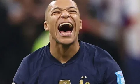 PSG đổ lỗi cho Benzema khi sắp mất trắng Mbappe