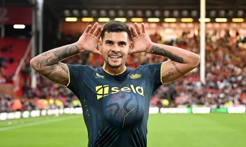 PSG tranh đấu với Real và Barca cho sao đắt giá Brazil