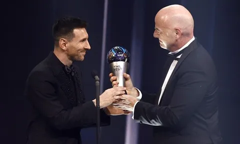 Messi giành The Best, Benzema ám chỉ FIFA ‘dối trá’