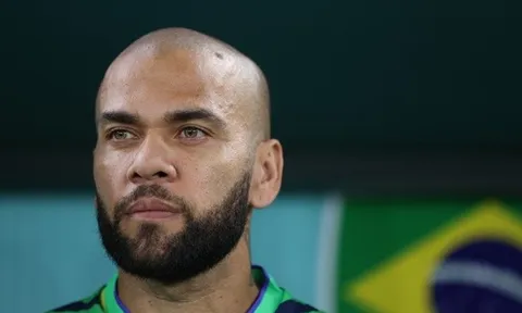 Dani Alves gặp bất lợi