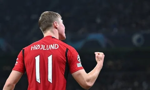 Quá đáng sợ, Rasmus Hojlund!