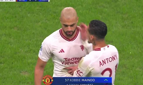 Quá kỳ lạ! Ten Hag chưa đoái hoài bộ đôi sáng giá của Man Utd