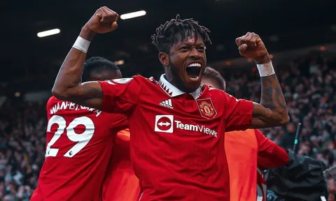 "Quái vật tuyến giữa" Man Utd khiến Ten Hag khó xử