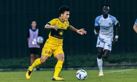 Quang Hải lập hattrick; Báo Trung Quốc xuýt xoa với thầy Park