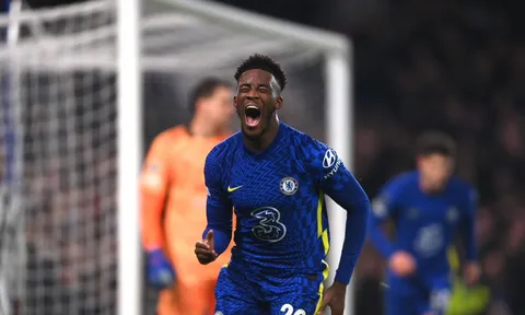 Quay lại tập luyện, Hudson-Odoi nhận phán quyết