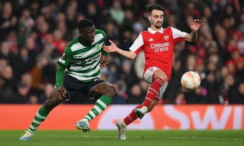 Quên bom tấn từ Juve đi, đây mới là trung vệ hoàn hảo cho Man Utd