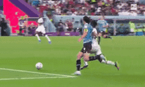 Quyết định gây tranh cãi khiến Uruguay bị loại khỏi World Cup