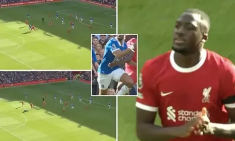 Quyết định khó tin, vết gợn xuất hiện trong chiến thắng của Liverpool