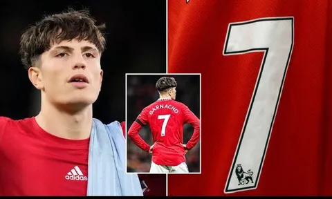 Quyết định vội vàng xảy đến ở Old Trafford?