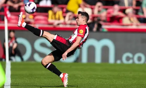 Rời Man Utd, Reguilon gây choáng
