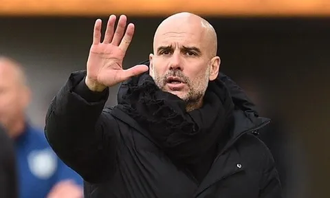 Pep Guardiola… giãy nảy khi nhắc đến cú ăn ba của Man City