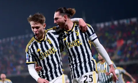 Rabiot chói sáng, Juventus chiếm ngôi đầu Serie A