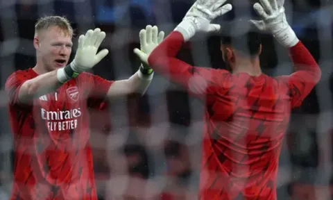 Martin Keown nêu bật điểm khác biệt giữa Ramsdale và Raya