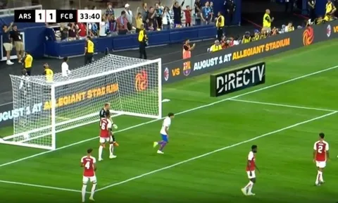 Ramsdale nổi đóa, quát thẳng mặt Odegaard