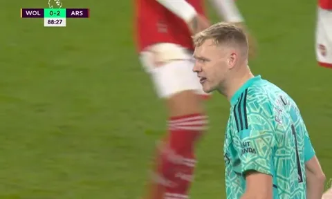 Vì sao Ramsdale quát tháo Zinchenko?