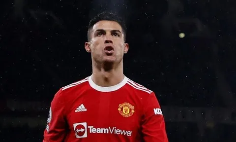 Xem Ronaldo đá, Rangnick công khai ngả mũ