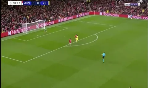 Xử lý vụng về, Varane suýt khiến M.U ôm hận