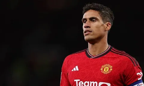 Bị gạch tên 2 trận liền, chuyện gì xảy ra với Raphael Varane?