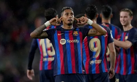 Xavi dập tắt hy vọng của Arsenal, Chelsea