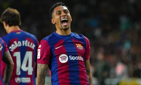 Raphinha chơi ấn tượng, Barca ra quyết định đau lòng