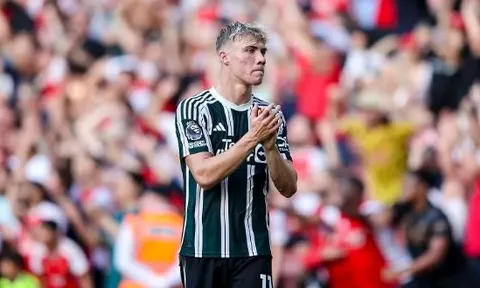 Rasmus Hojlund bị đánh giá thấp hơn cả Nicklas Bendtner