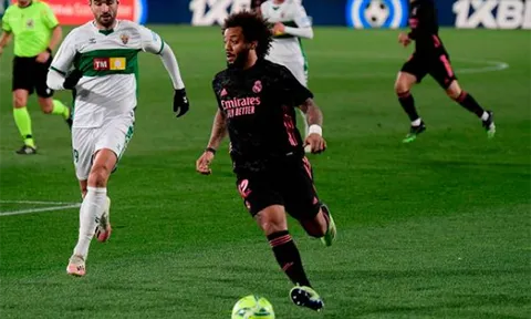 Real Madrid đánh rơi điểm trước Elche, CĐV đòi "trảm" ngay một cái tên