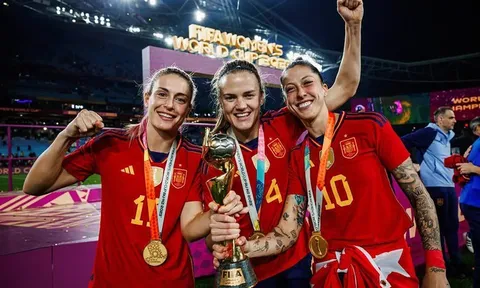 Vụ Chủ tịch LĐBĐ Tây Ban Nha "khóa môi": 81 cầu thủ nữ đình công, FIFA tạm cấm 90 ngày
