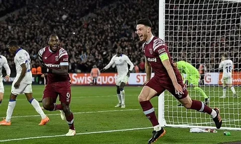 Arsenal sẵn sàng kích nổ một lượt hai bom tấn