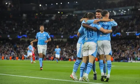 Rio Ferdinand: "Cậu ấy cứ như cầu thủ cấp hai thi đấu với học sinh tiểu học"