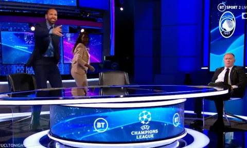 Rio Ferdinand: "Nó là bất quy tắc! Người ngoài hành tinh!"
